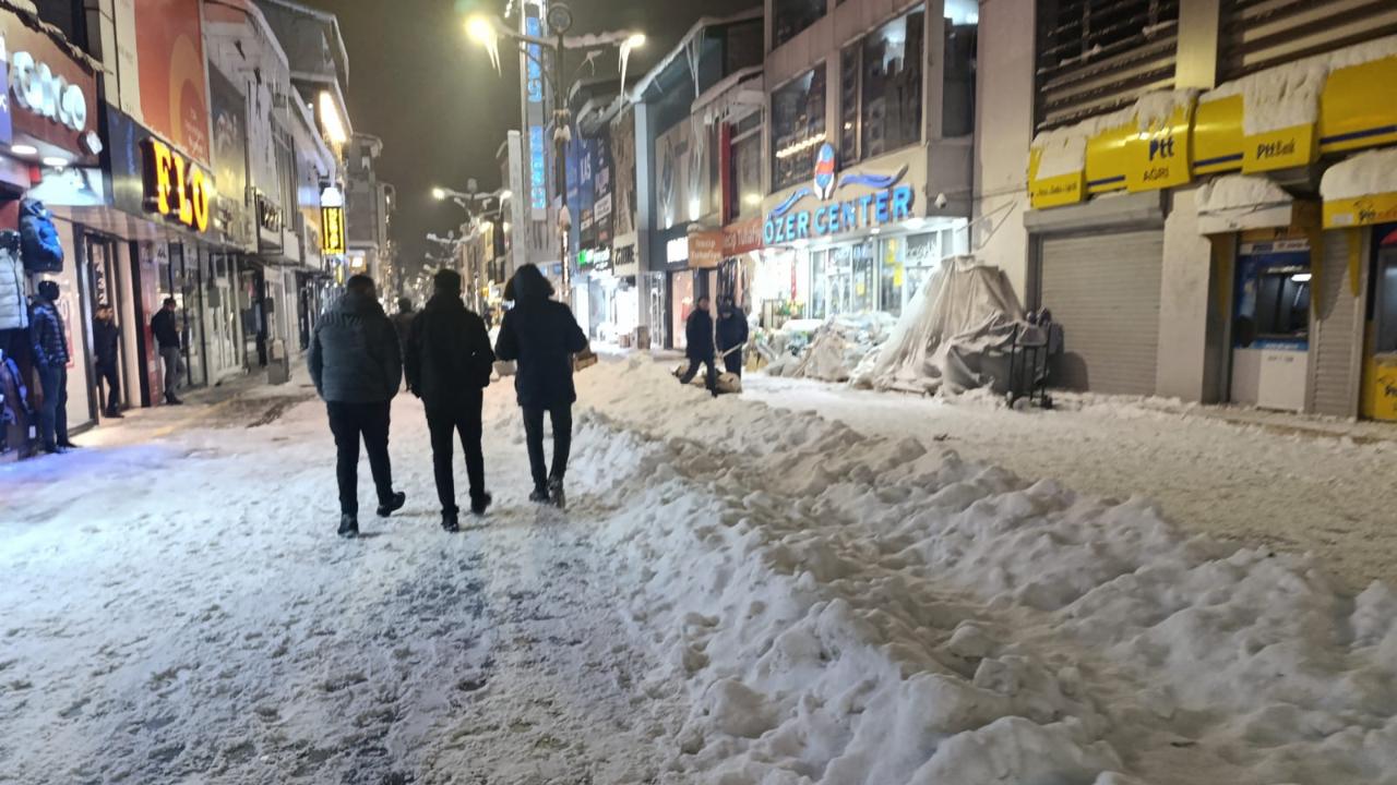 Ağrı’da buz sarkıtı dehşeti