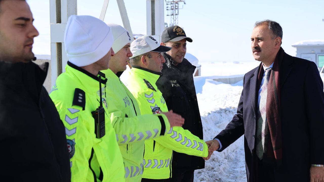 Ağrı’da buzlanmaya karşı sürücülere uyarı
