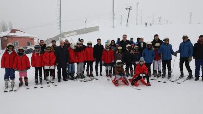 Ağrı’da çocuklar için “Soğuk Değil Umut Var” projesi başladı