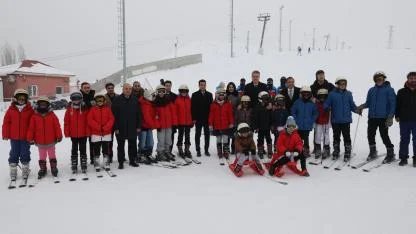 Ağrı’da çocuklar için “Soğuk Değil Umut Var” projesi başladı