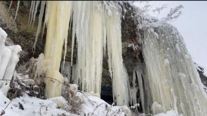 Ağrı’da Dondurucu Soğuklar Dev Buz Sarkıtlarını Oluşturdu
