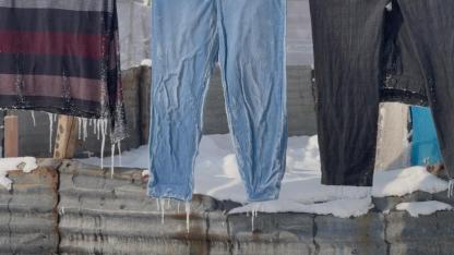 Ağrı’da İpe Asılan Kıyafetler Buz Kesti, Kaskatı Dondu