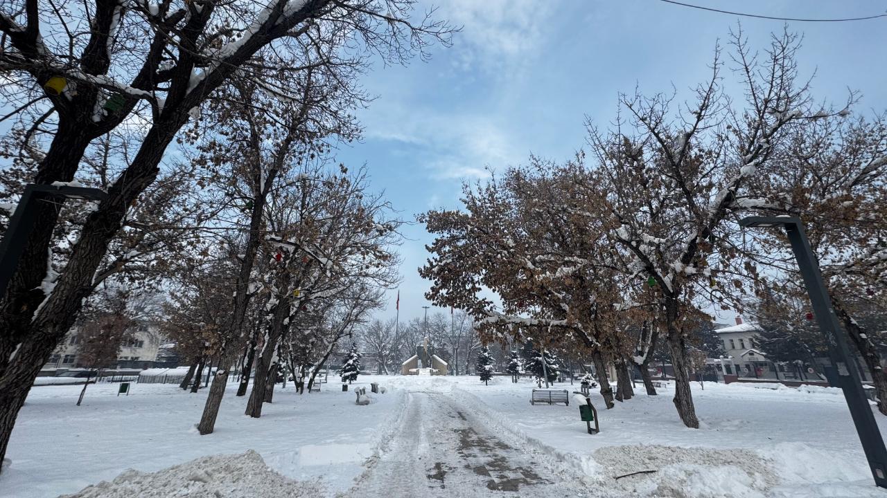 Ağrı’da Kar Manzarası Kartpostallık Görüntüler Oluşturdu