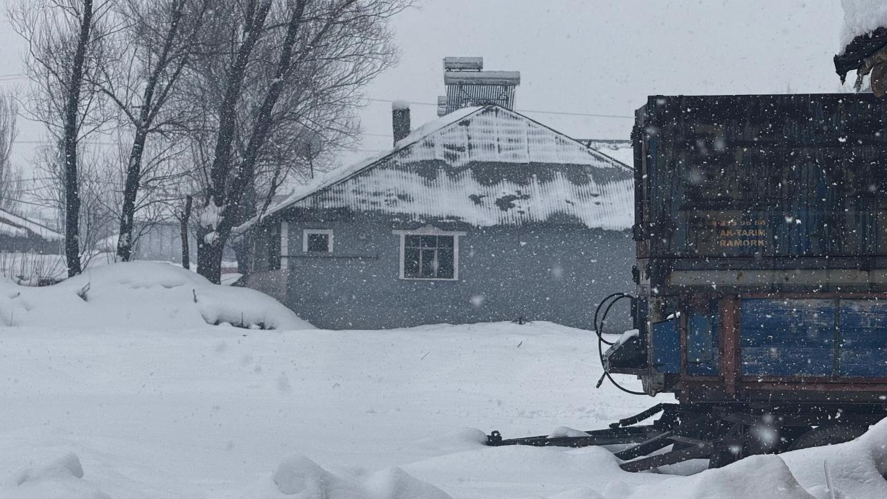 Ağrı’da Kar Yağışı Etkili Oluyor