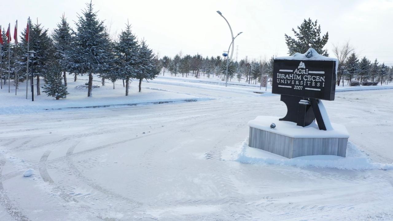 Ağrı’da karın büyüleyici güzelliği hayran bırakıyor