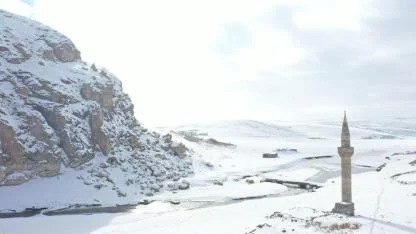 Ağrı’da karlar altındaki minare havadan görüntülendi