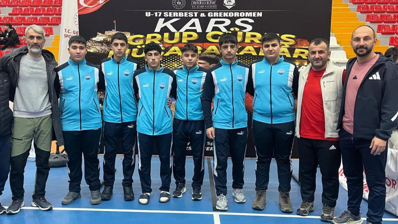 Ağrılı genç güreşçiler Türkiye finallerine yükseldi