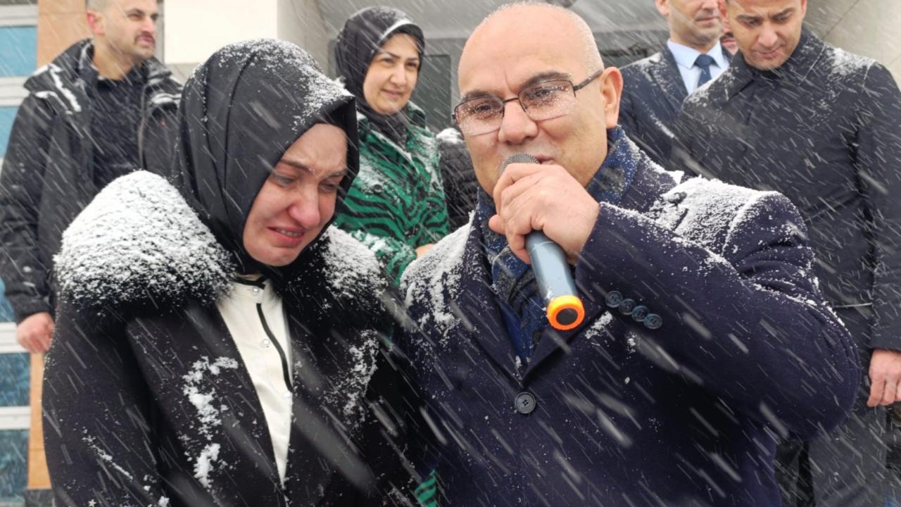 Ağrılılar, Vali Koç’u Gözyaşlarıyla Uğurladı