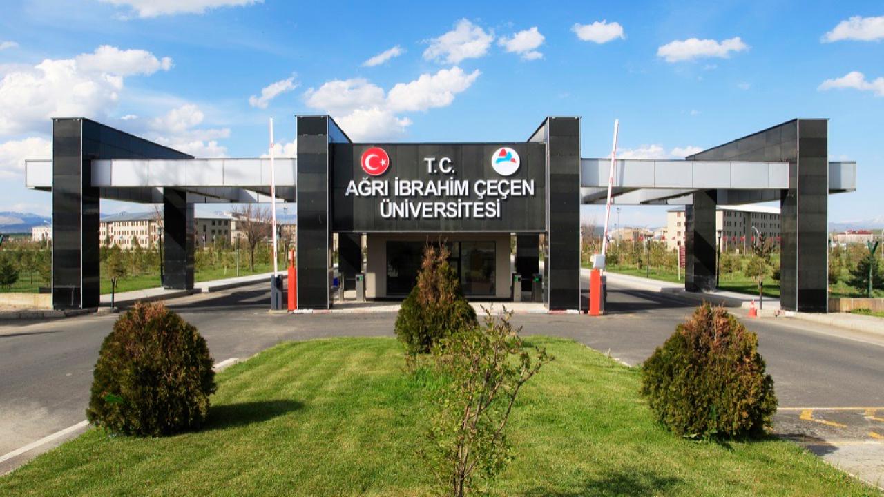 AİÇÜ’den Bayrağa Yönelik Provokatif Saldırıya Sert Tepki