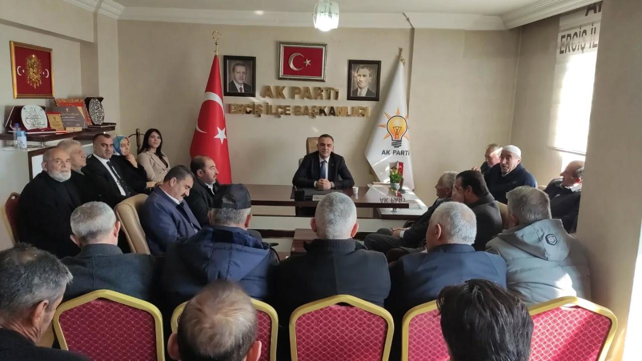 AK Parti Erciş Teşkilatı Mahalle Başkanlarıyla İstişare Toplantısı Yaptı