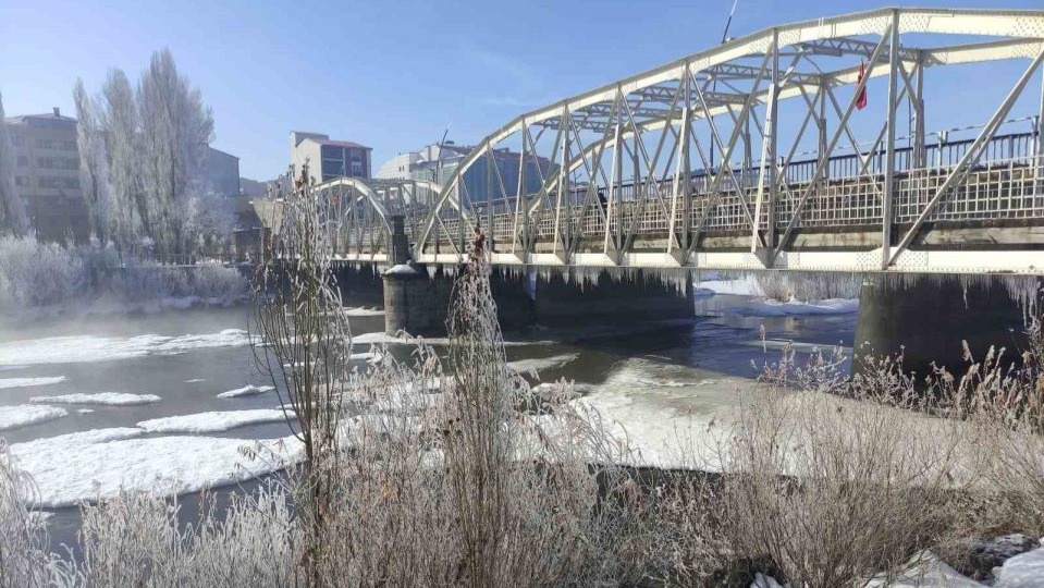 Ardahan’da Sibirya soğukları hayatı olumsuz etkiliyor