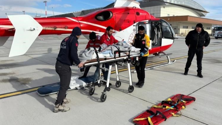 Bahçesaray’da kazada yaralanan çocuk helikopterle Van’a nakledildi