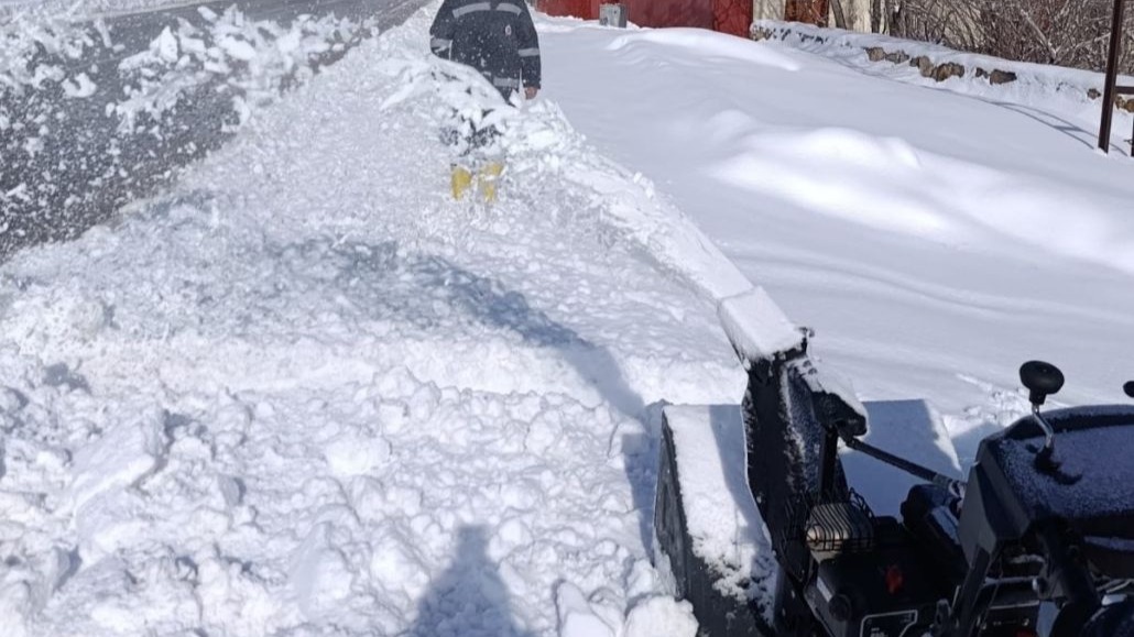 Başkale’de karla mücadele çalışması