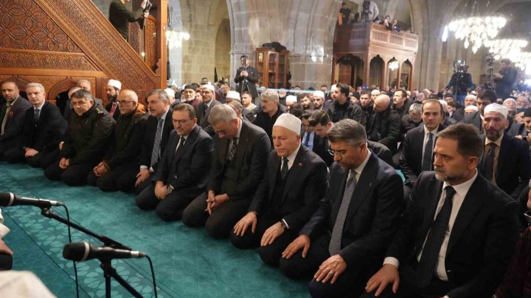 Beş asırlık 1001 Hatim geleneğinin duası gerçekleştirildi