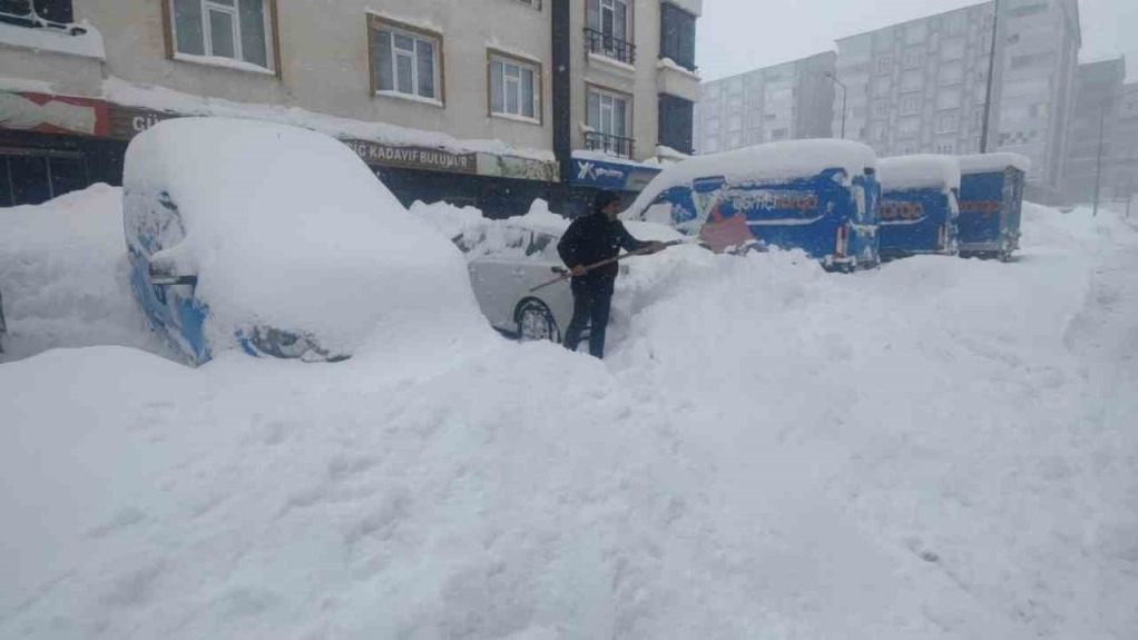 Bitlis’te kuvvetli kar, fırtına ve çığ tehlikesi uyarısı