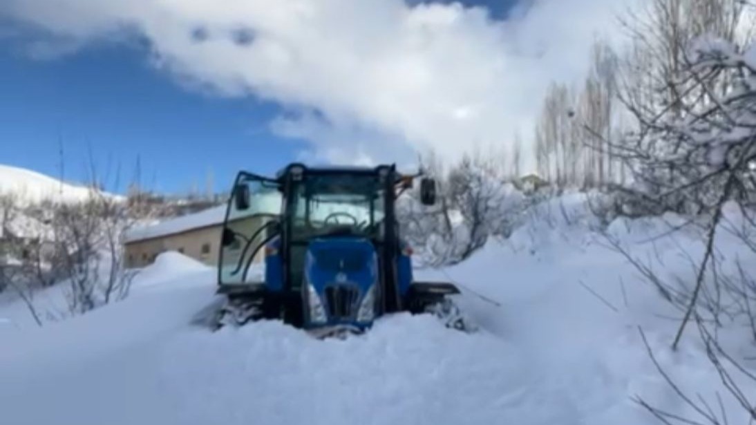 Bu Sefer hastayı kurtarmak için traktörle seferber oldular