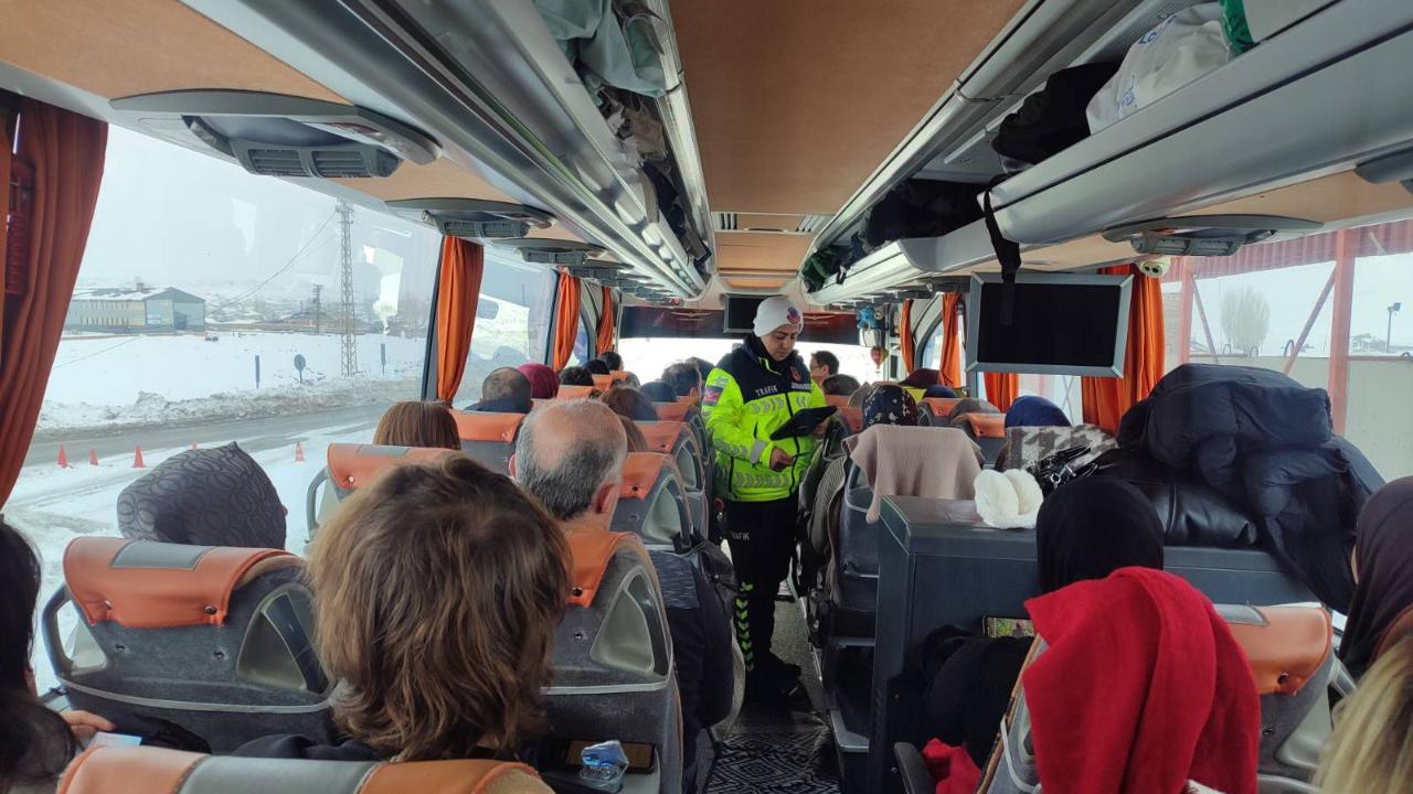 Çaldıran’da Yolcu Otobüslerinde Trafik Güvenliği Eğitimi