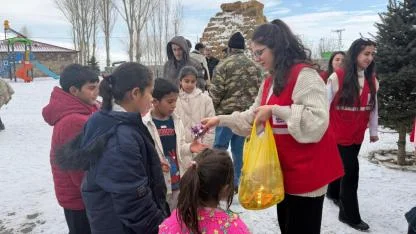 Doğubayazıt Kızılay’dan kışlık giyim yardımı