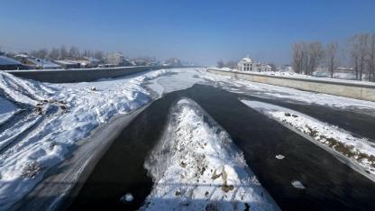 Dondurucu Soğuklar Murat Nehri’ni Buzla Kapladı