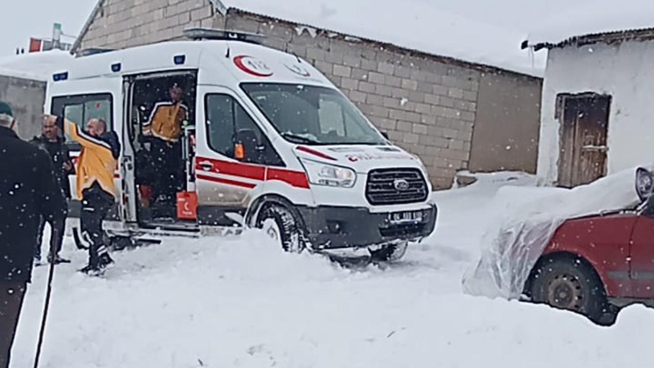 Eleşkirt’te kapanan köy yolları açıldı, 3 hasta ambulansla kurtarıldı