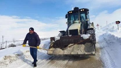 Erciş Belediyesi’nden Ağyol Tepesi’nde Tuzlama Çalışması