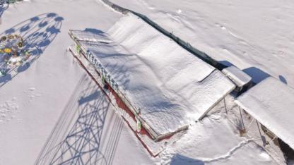 Erciş’te Kar Nedeniyle Lunaparkta Çatı Çöktü