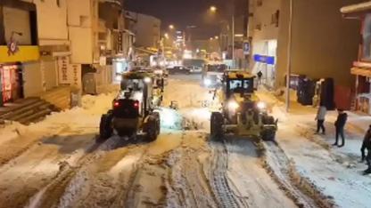 Erciş’te Karla Mücadele Çalışmaları Aralıksız Sürdü