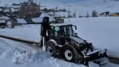 Erciş’te Kırsal Mahalle Yollarında Kar Küreme Çalışmaları Sürüyor