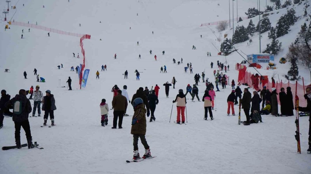 Ergan Kayak Merkezi sömestirde doldu taştı