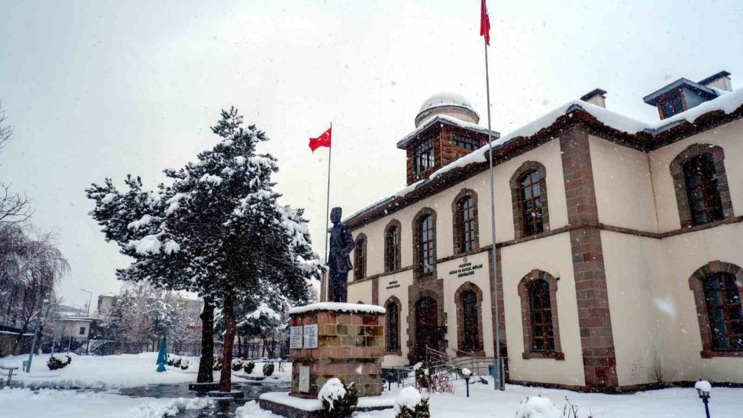 Erzurum Kongre Binası ziyaretçilere kapatıldı
