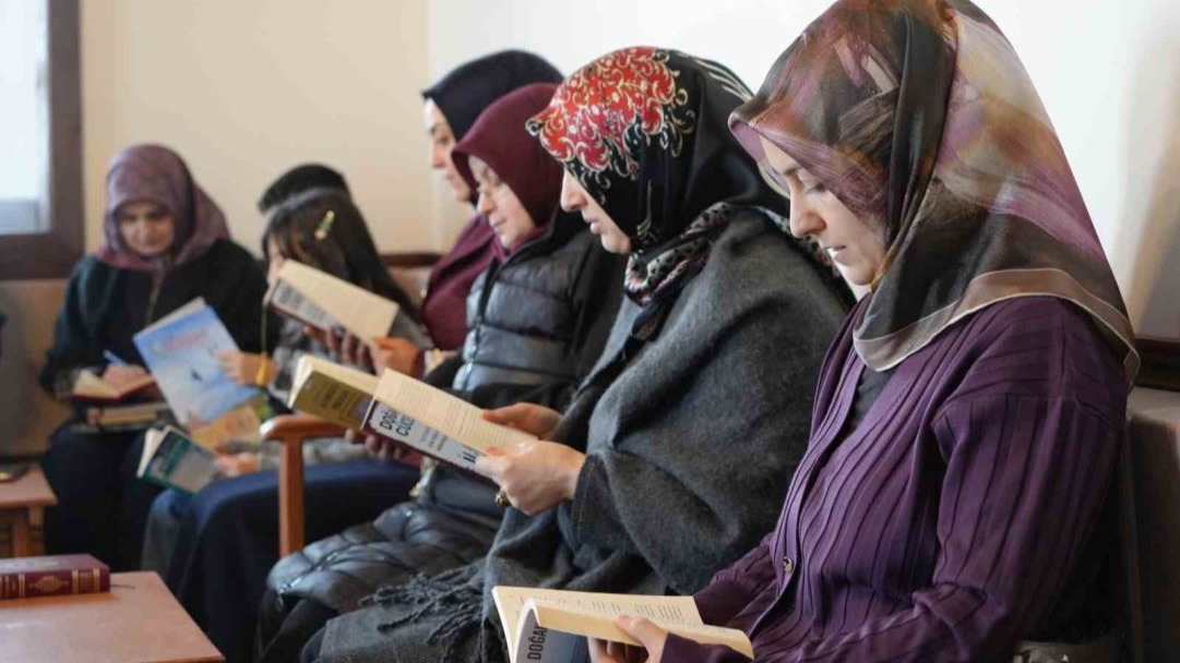 Erzurum’un kitap kurdu ev hanımları: Martin Eden’i de okuyorlar İlber Ortaylı’yı da