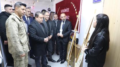 Gençlerin el emeği eserleri Eleşkirt’te sergilendi