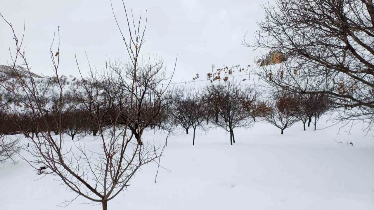 Kar kalınlığı 1 metreye yaklaştı