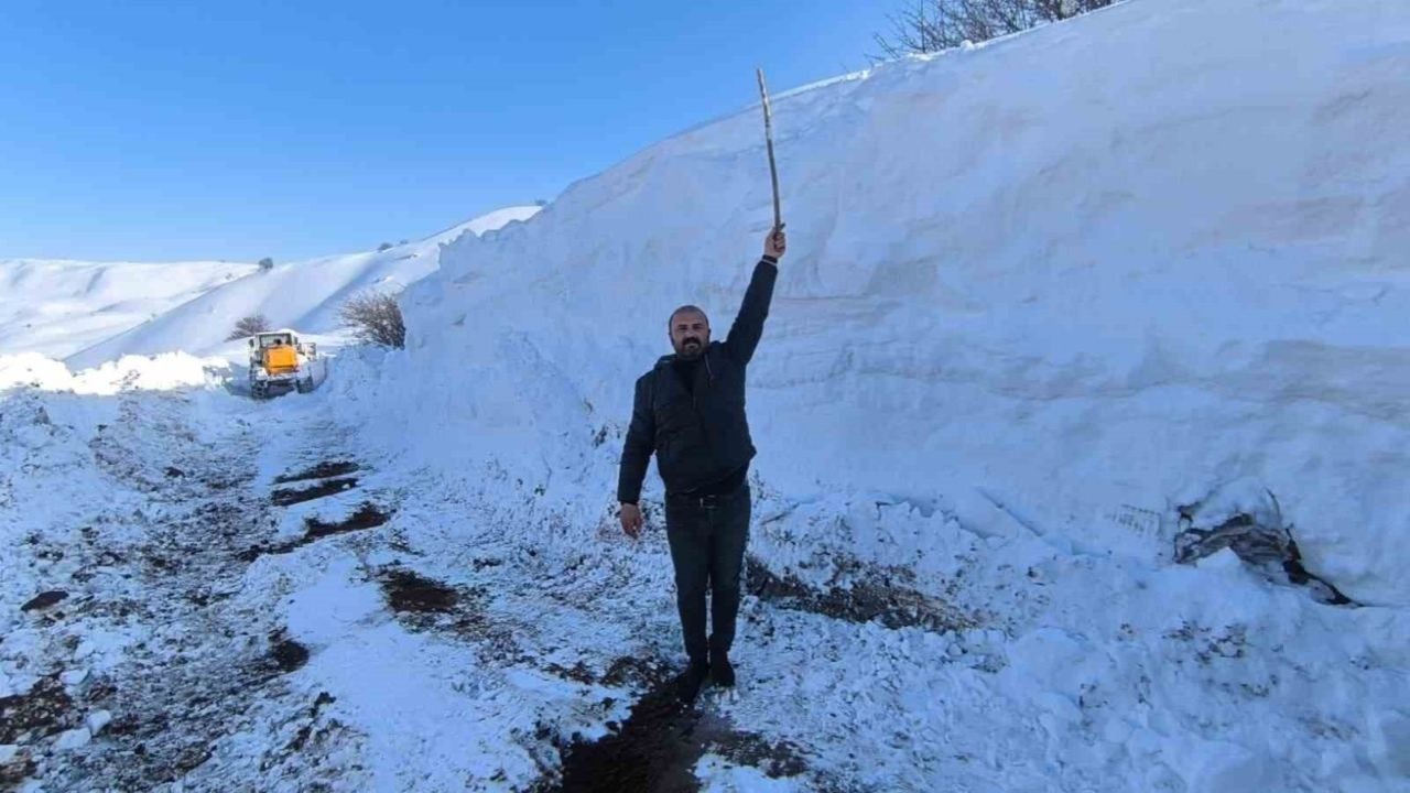Karla kaplı mezrada mahsur kalan köylünün imdadına ekipler yetişti