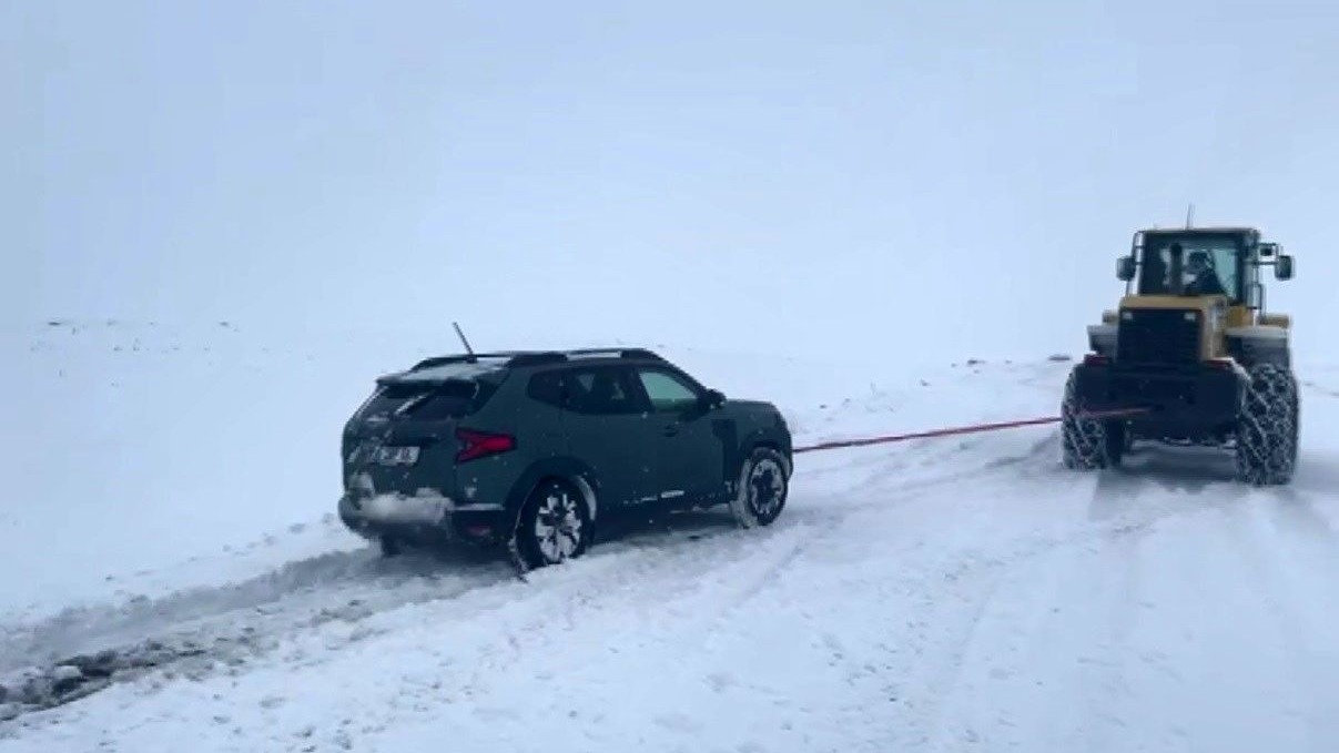 Kars’ta kar ve tipi geçit vermiyor