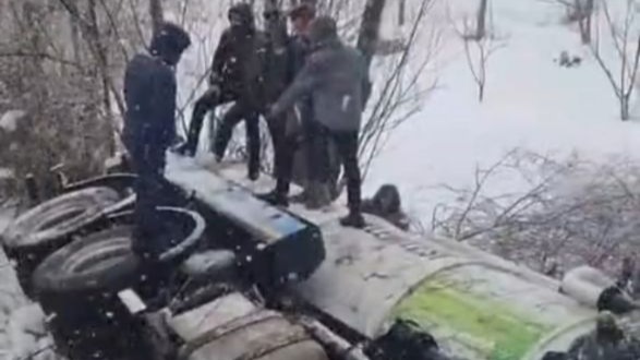 Kontrolden çıkan vidanjör şarampole devrildi