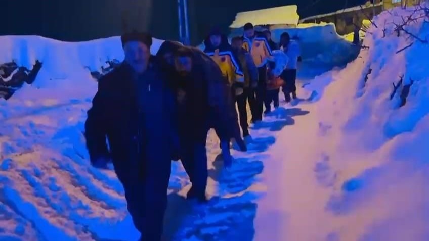 Korkut’ta 110 yaşındaki vatandaş 6 saatlik çalışmayla hastaneye ulaştırıldı