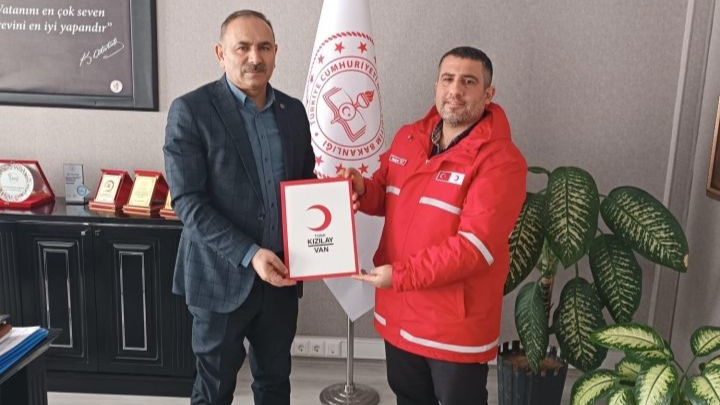 Muradiye’de 16 bin öğrenciye giyim desteği