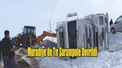 Muradiye’de Tır Şarampole Devrildi