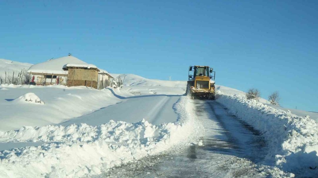 Muş’ta 181 köy yolu ulaşıma kapandı