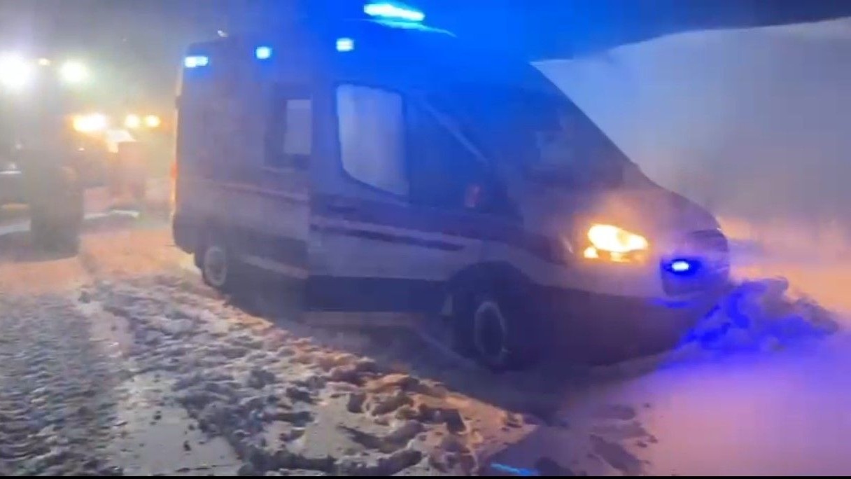 Muş'ta ekipler hamile kadın için seferber oldu