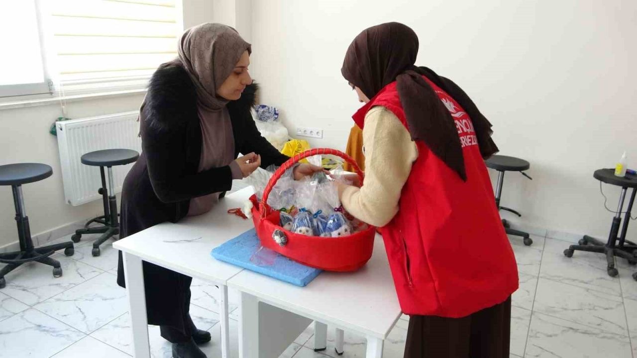 Muş'ta köy çocukları, gençlik merkezi gönüllüleriyle doyasıya eğlendi