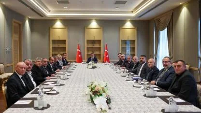 TÜRKYED Genel Başkanı Nihat Çelik ve Heyeti Cumhurbaşkanı Yardımcısı Yılmaz’ı Ziyaret Etti