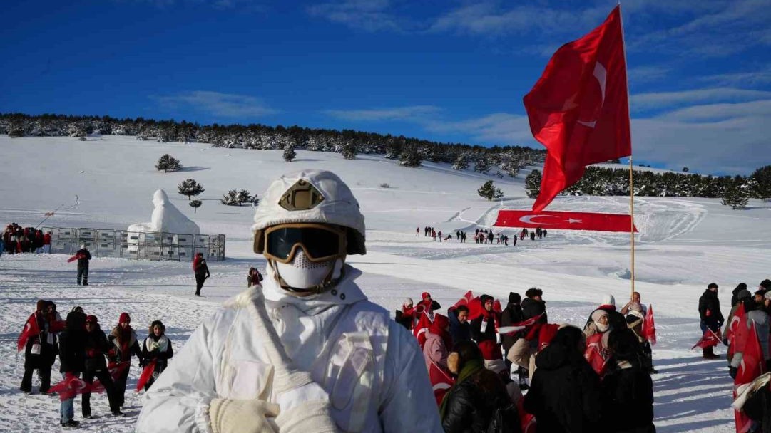 Sarıkamış’ta binler "Bu toprakta izin var" diyerek şehitlerin izinde yürüdü