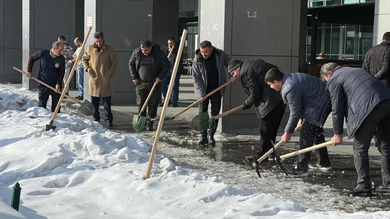 Taşdemir’in Talimatıyla Hastanede 80 Kişilik Temizlik Mesaisi