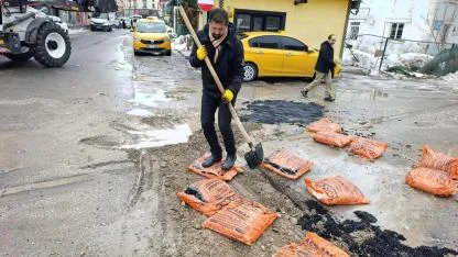 Tekevler Caddesi’nde Kar Temizliği ve Asfalt Yama Çalışmaları Bir Arada
