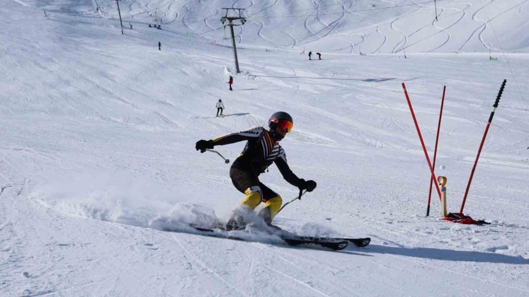 Vali Ahmet Karakaya, kayak il birinciliği müsabakalarında sporcularla buluştu