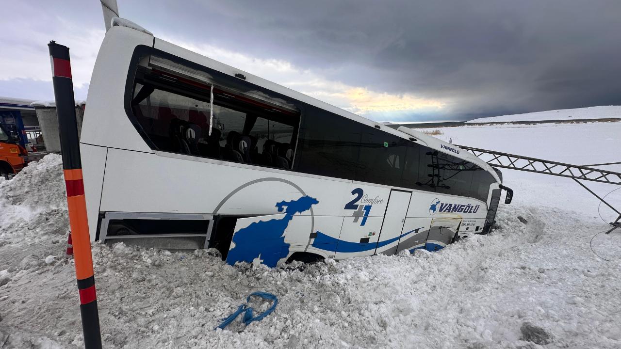 Van- Erciş Kara Yolunda Kaza;11 yaralı