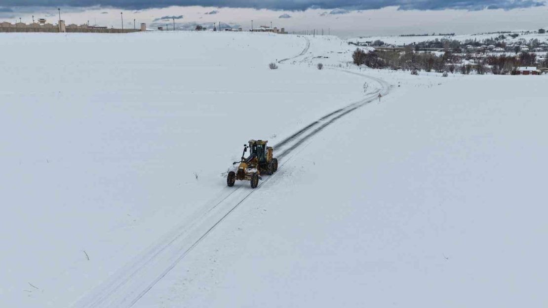 Van’da 283 yerleşim yerinin yolu kapandı