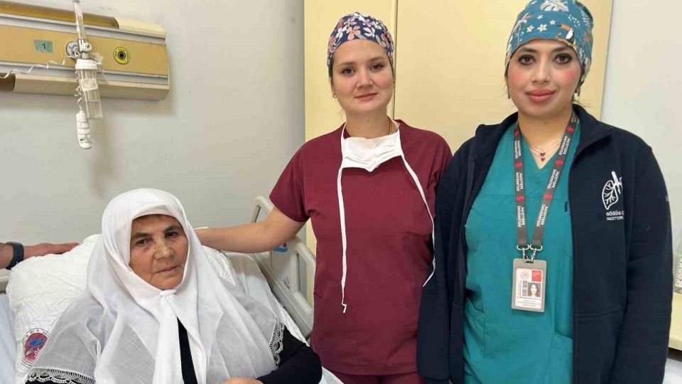 Van’da hastanın göğüs kafesi açılmadan akciğerin yarısı çıkarıldı